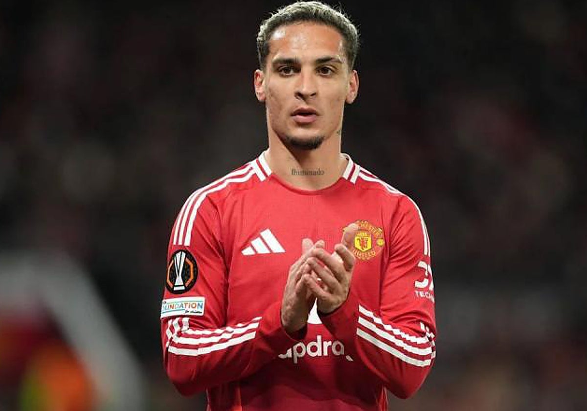 Antony, en un partido con el Manchester United