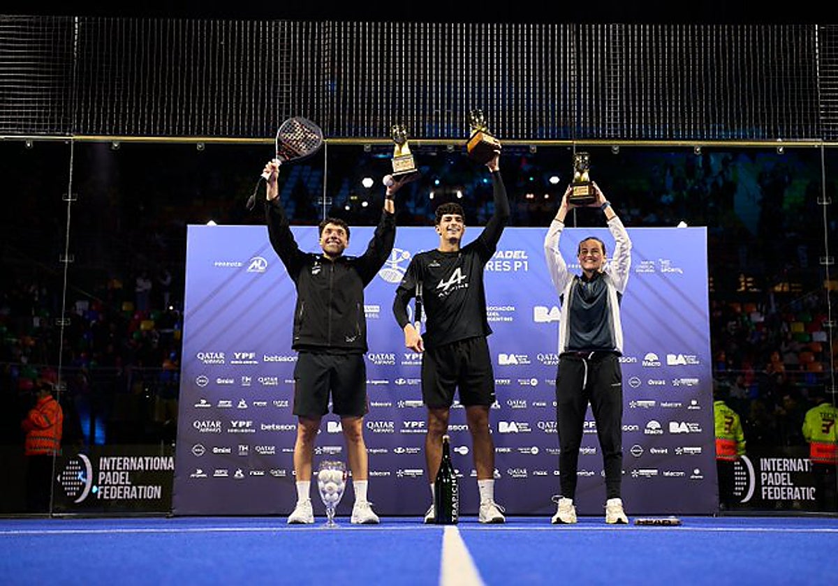 Agustín Tapia, Arturo Coello y Ari Sánchez en la entrega de trofeos del P1 de Buenos Aires