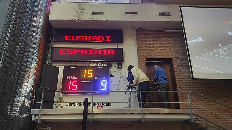 España entrega la foto que quería el nacionalismo vasco