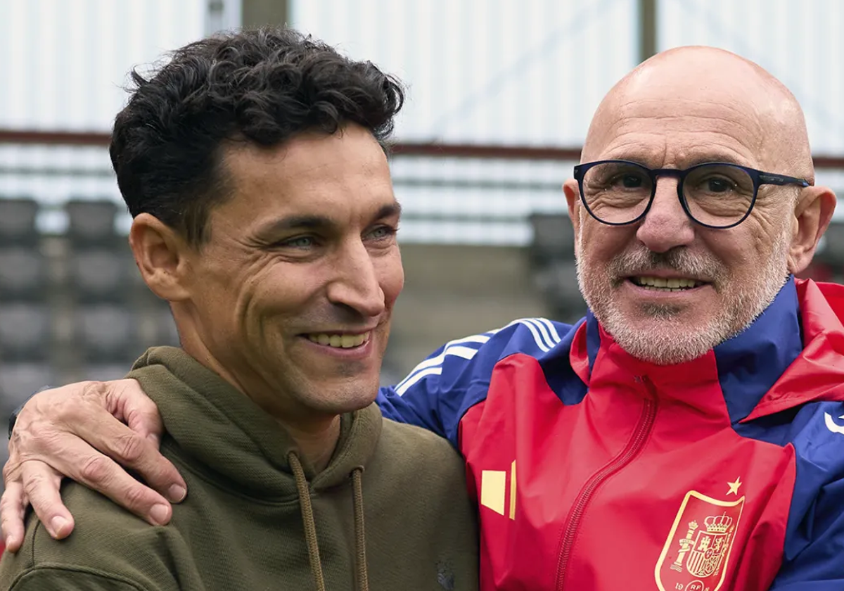 Jesús Navas, junto a Luis de la Fuente, seleccionador de España
