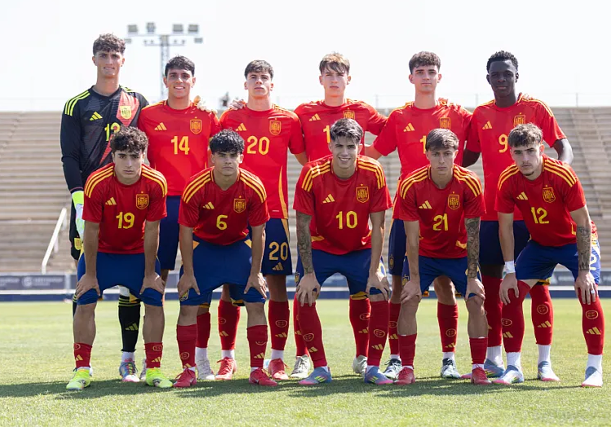 Manu González y Masqué, en el once inicial de la selección española sub 19