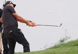 Mickelson, en el momento del golpe
