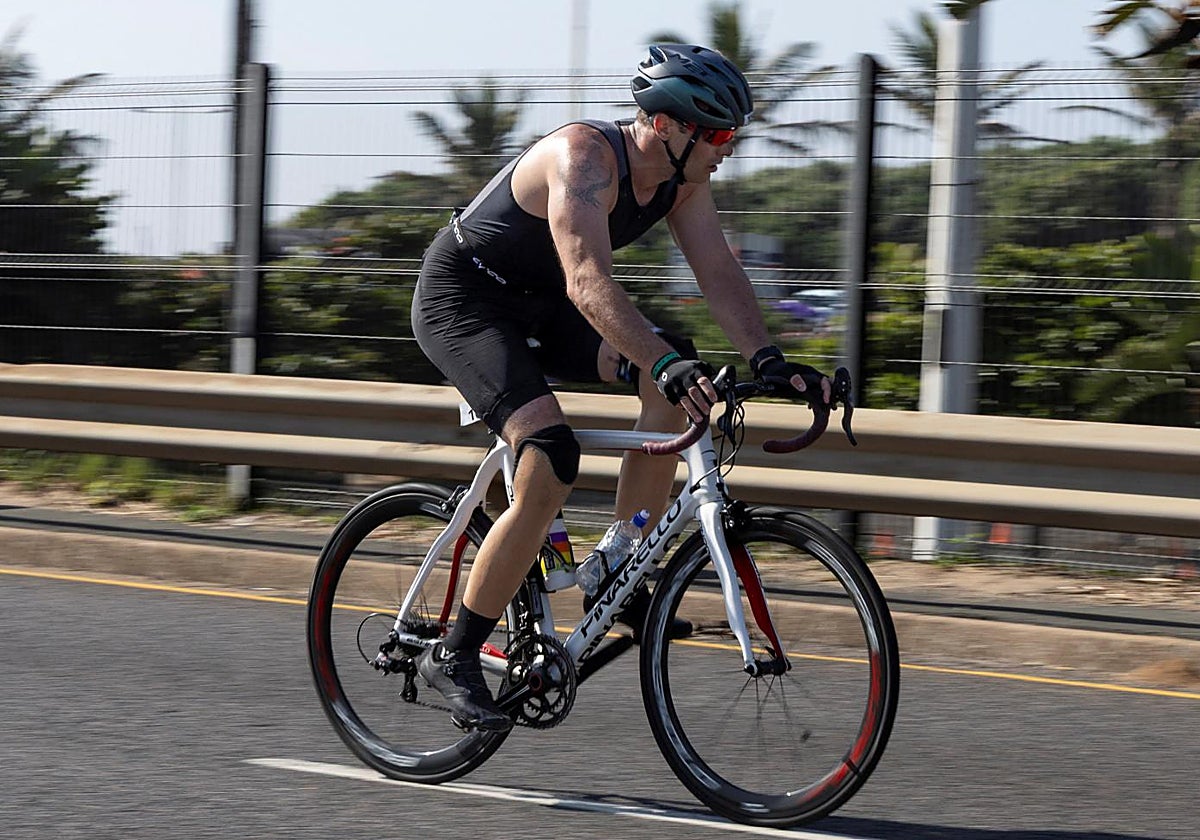 Oscar Pistorius, durante la prueba ciclista del triatlón