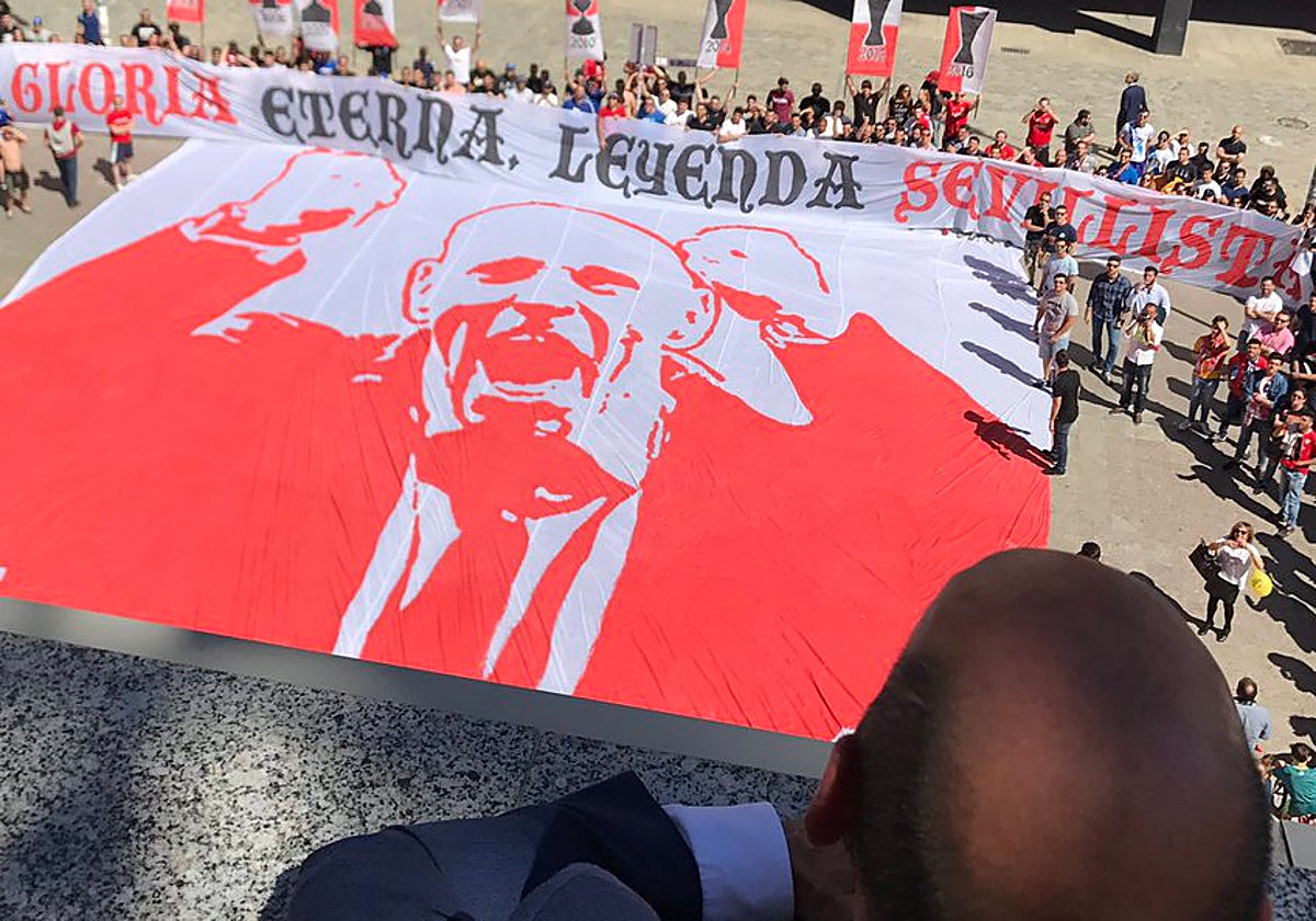 Monchi también se hace presente en el aniversario de los Biris Norte: «Algún día compartiré con vosotros esa grada»