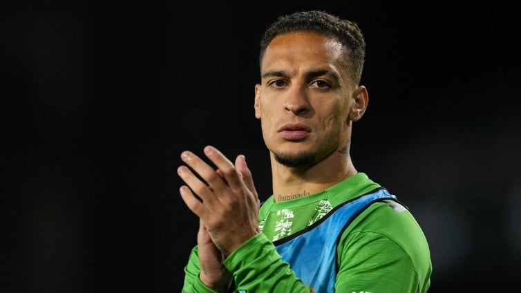 El Betis viaja a Mánchester para reunirse con el United por Antony