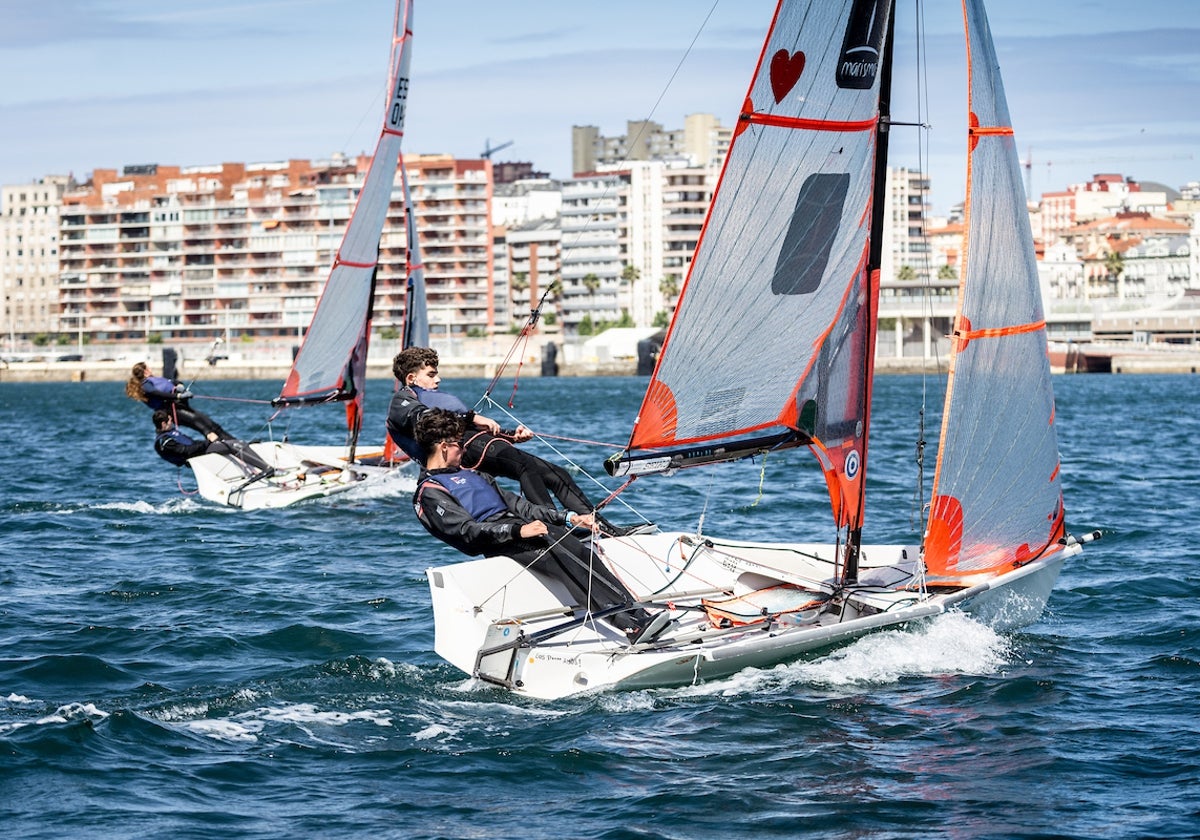 Dos 29er entrenando esta semana en aguas santanderinas