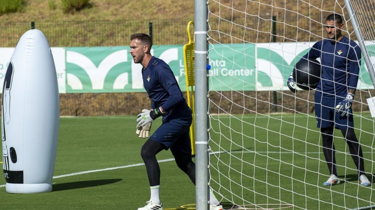 Adrián y Fran Vieites, en un entrenamiento de la pretemporada 24-25