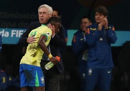 Vinicius regala a Ancelotti su primera victoria con Brasil y la clasificación al Mundial