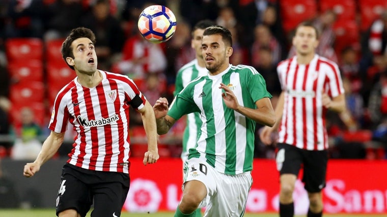 Dani Ceballos en un partido ante el Athletic Club con el Real Betis