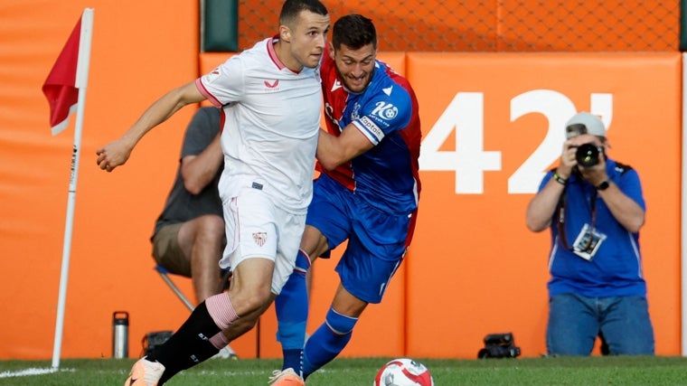 Idrissi en su etapa como jugador del Sevilla FC