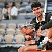 Carlos Alcaraz, con su título de Roland Garros cosechado en Paris