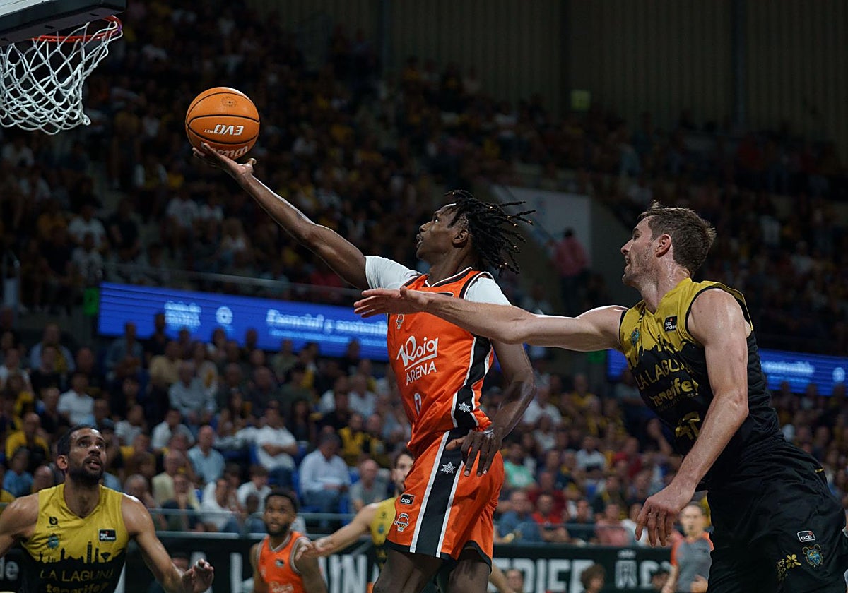 Badio entra a canasta