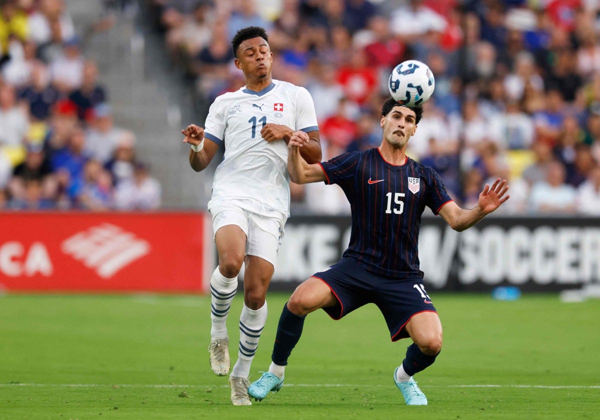 Johnny Cardoso controla un balón en el amistoso de Estados Unidos ante Suiza