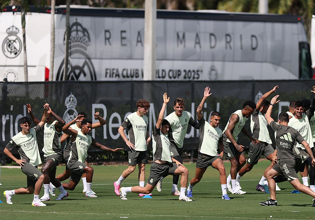 Los jugadores del Madrid, durante su primer entrenamiento en Palm Beach