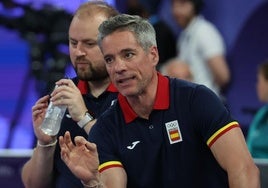 Fernando Rivas, durante un partido de Carolina Marín en los Juegos Olímpicos de París 2024