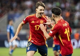 Jesús Rodríguez y Raúl Moro celebrando el gol de España ante Italia