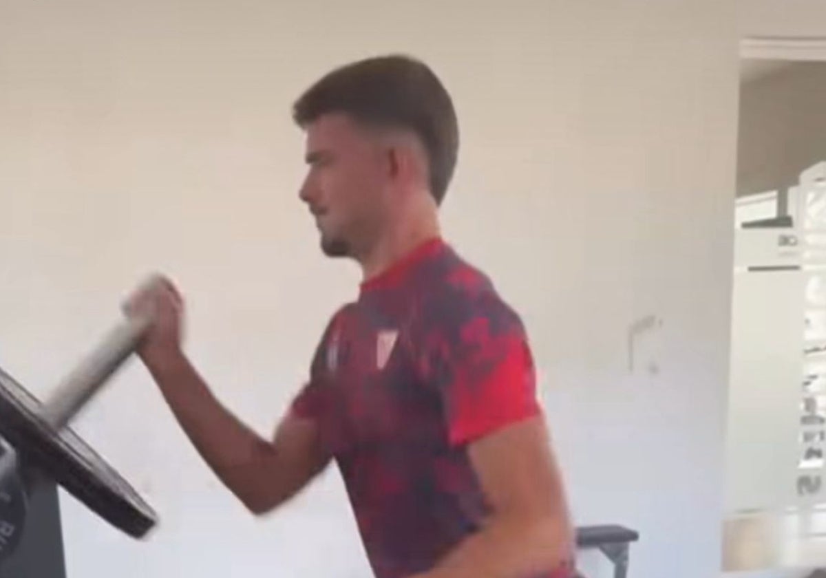 Kike Salas trabaja en el gimnasio de la ciudad deportiva