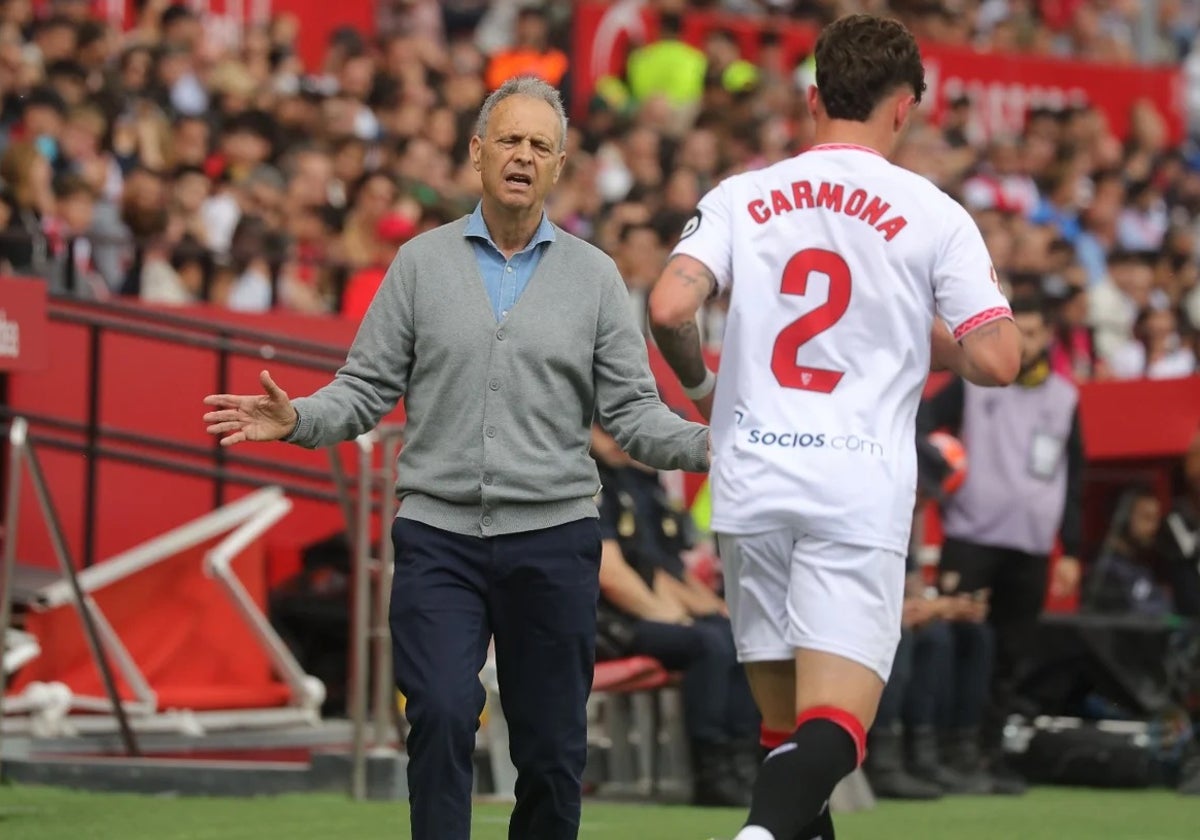 Joaquín Caparrós, en un partido del Sevilla FC