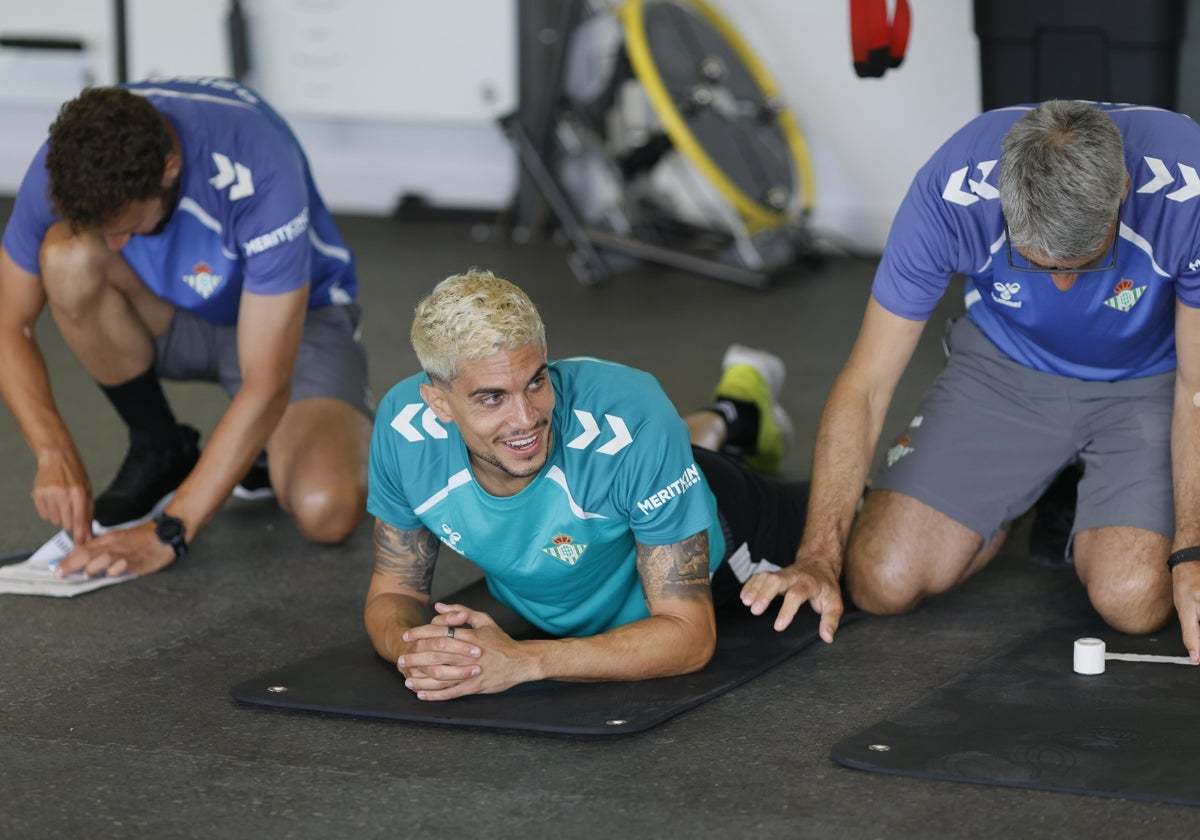 Marc Bartra, ejercitándose durante el primer día de pretemporada del Betis