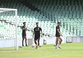 El Atlético Central ultima en el Villamarín la preparación de su final en Jaén por el ascenso a Segunda RFEF