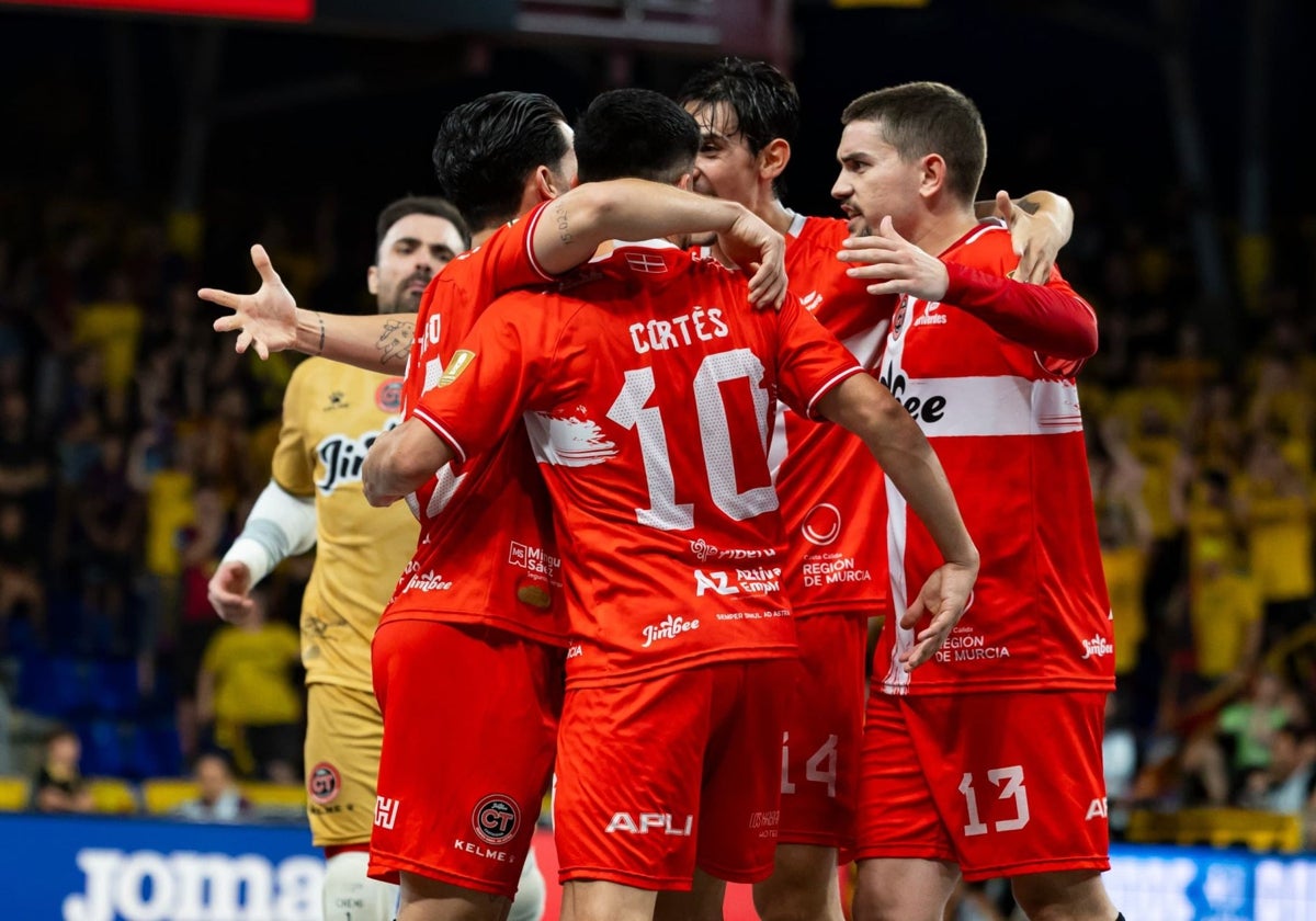 Los jugadores del Jimbee Cartagena celebran uno de sus goles