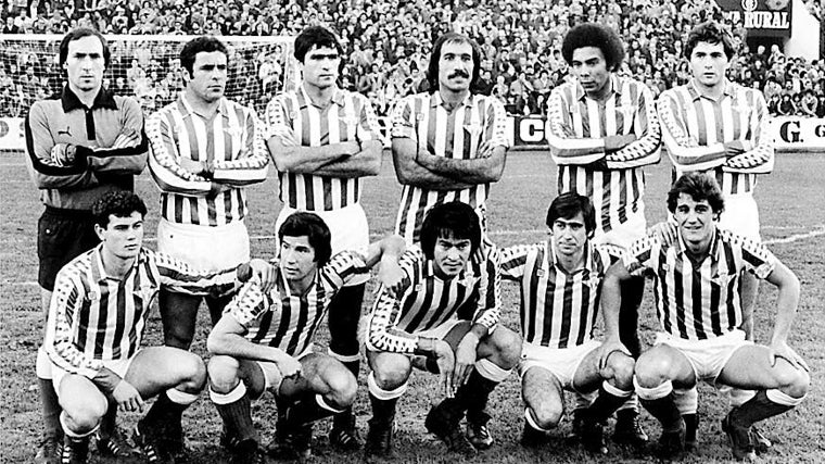 Once del Betis ante el Barcelona en la Liga 81-82 formado por Esnaola, Benitez, Biosca, Ortega, Peruena, Gordillo, Parra, López, Diarte, Cardeñosa y Rincón