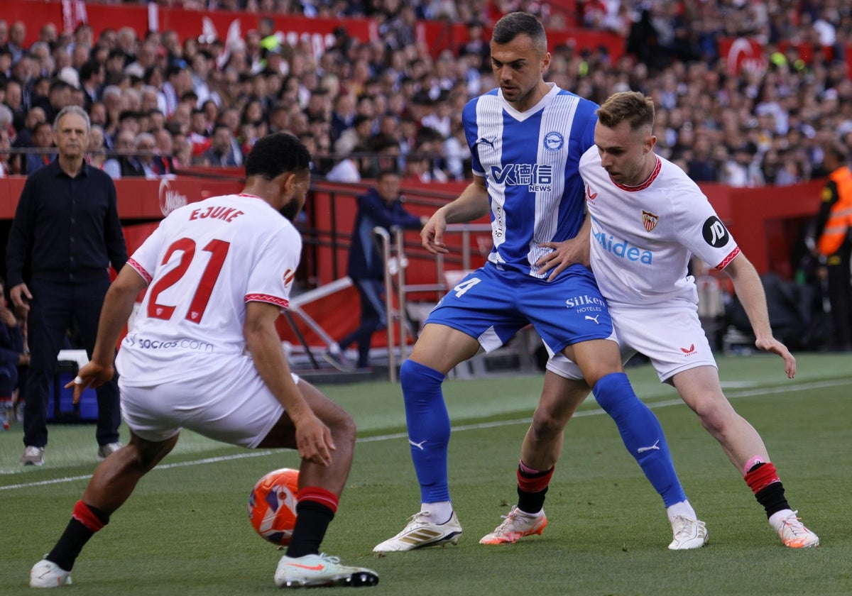Joan Jordán pugna con Peque y Ejuke.
