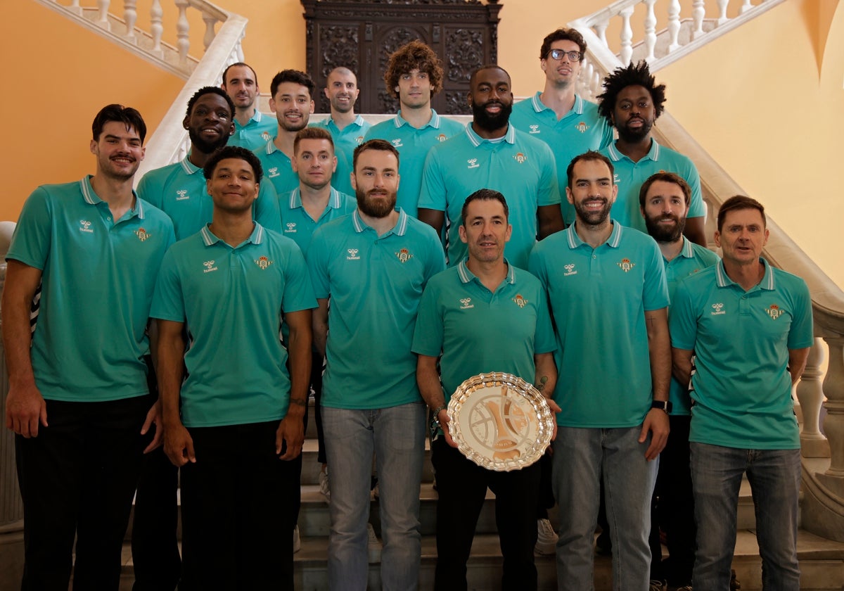 La plantilla del Betis Baloncesto, en la recepción del Ayuntamiento por su ascenso a la ACB