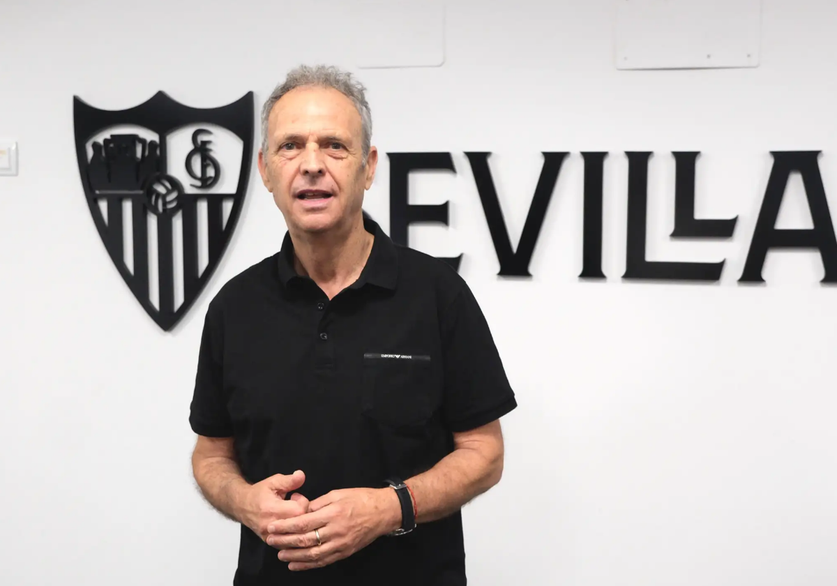Las primeras palabras de Caparrós tras ser nombrado presidente de honor del Sevilla: «Seguiré aquí, apoyando, animando y ayudando»