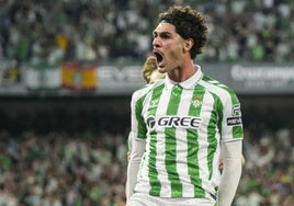 Johnny Cardoso celebra su gol ante el Sevilla en el derbi