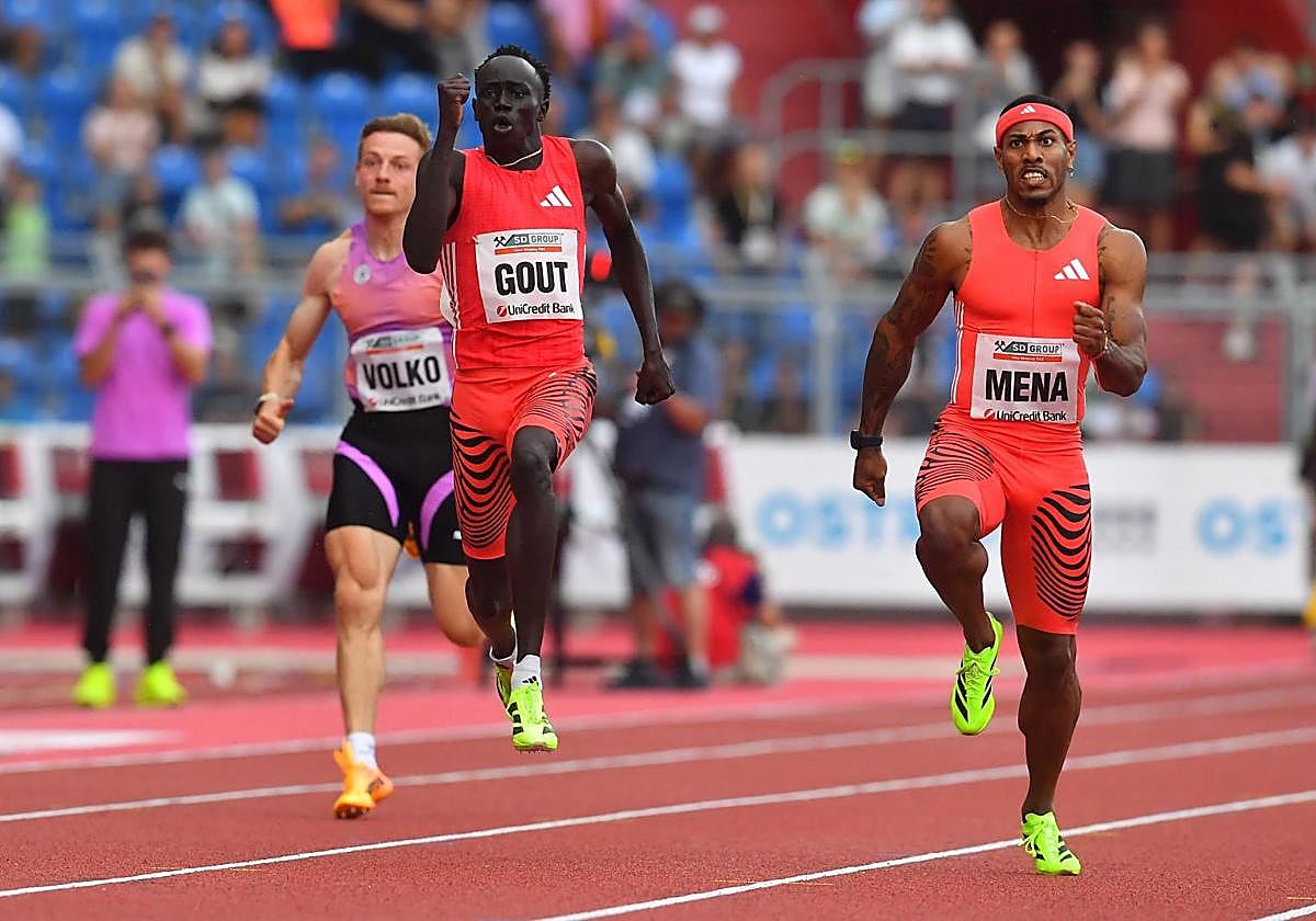 Gout Gout, izquierda, gana en Ostrava por delante de Reynier Mena