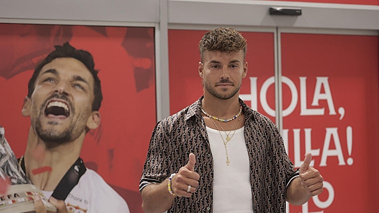 Álvaro Fernández, el día de su llegada a Sevilla.