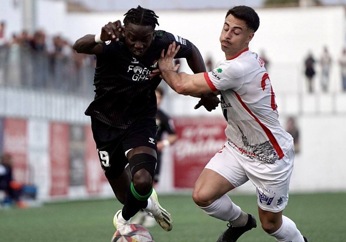 Souleymane Faye, en un partido con el Betis Deportivo