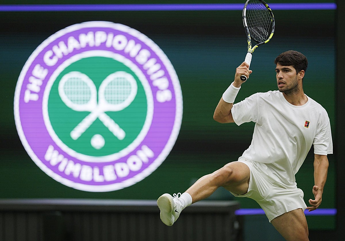 Carlos Alcaraz, durante un entrenamiento en Wimbledon