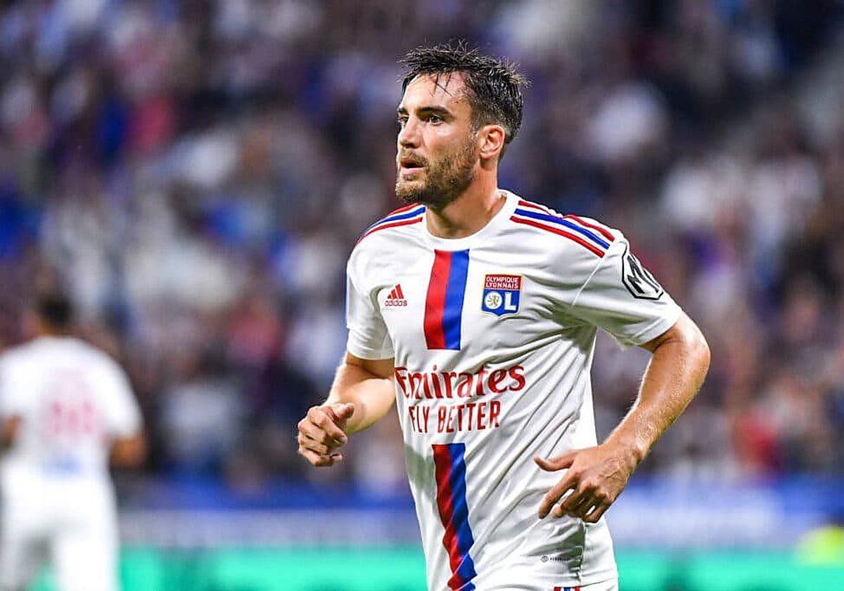 Tagliafico, durante un partido con el Olympique de Lyon