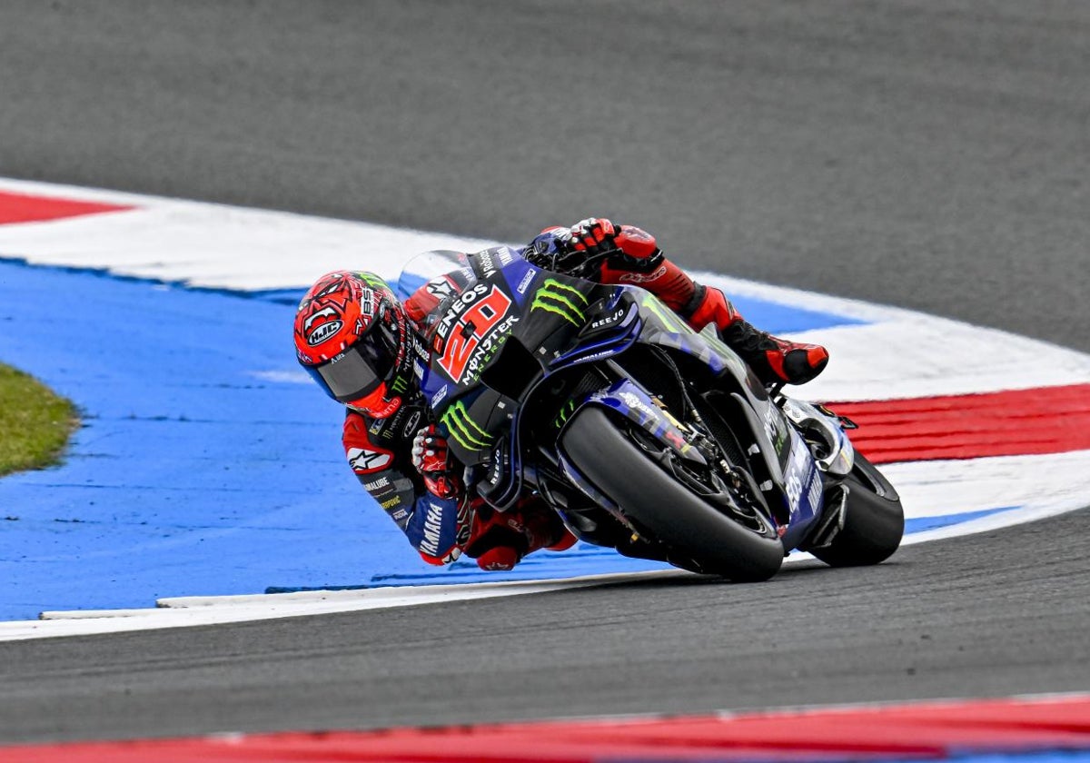 Fabio Quartararo rueda con su Yamaha por Assen