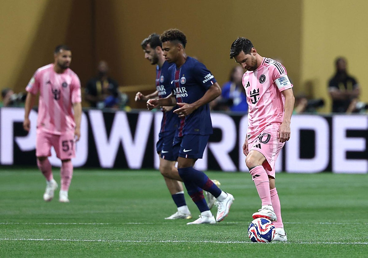 Messi, cabizbajo tras el primer gol del PSG