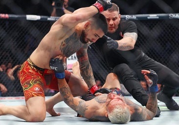 Así ha sido el espectacular KO que acabó con Oliveira en el primer asalto