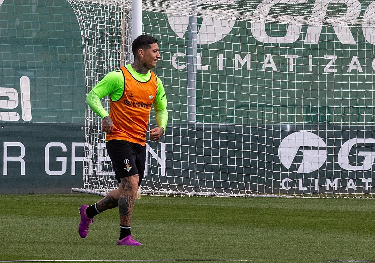 Chimy Ávila se ejercita en la ciudad deportiva Luis del Sol