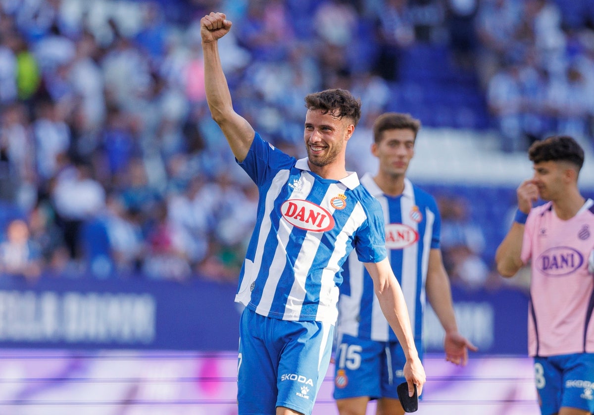 Javi Puado celebrando la victoria de su equipo