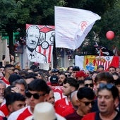 Miles de aficionados del Sevilla se manifiestas en una fecha reciente