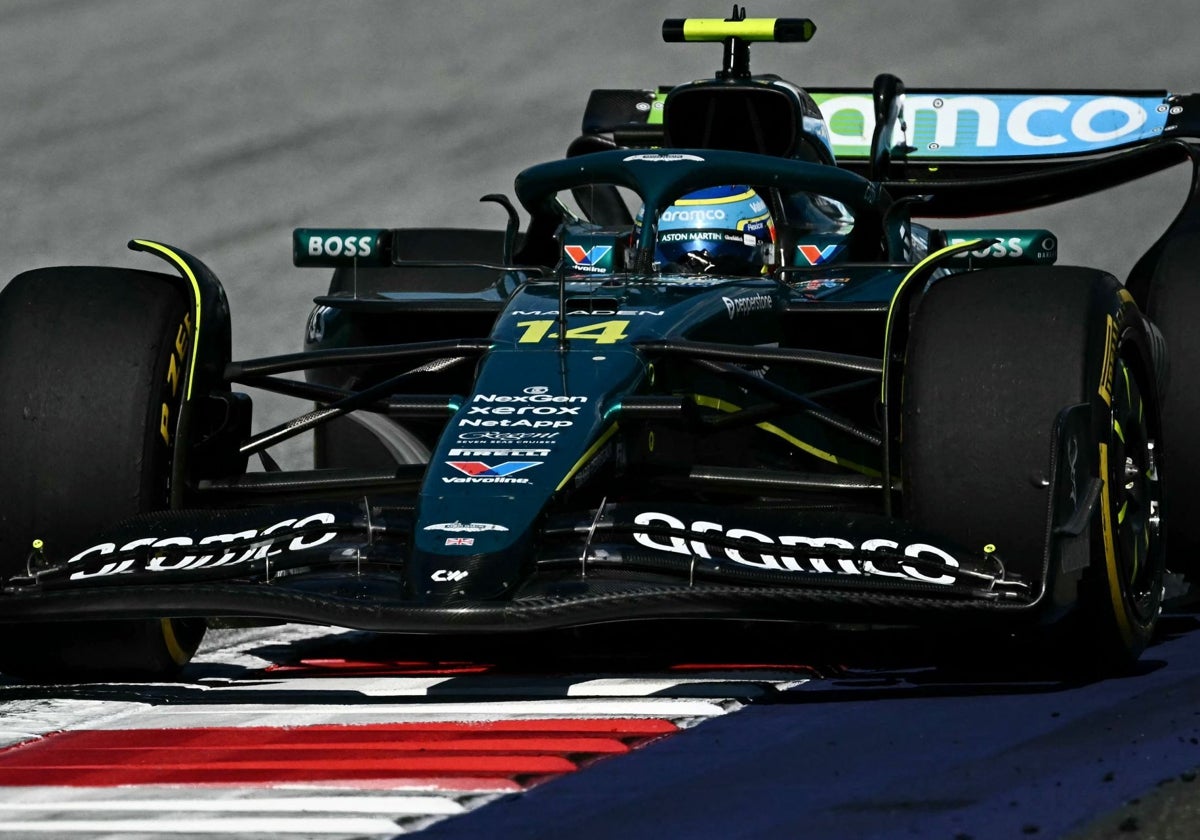Fernando Alonso, al volante de su Aston Martin