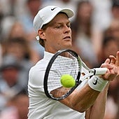 Sinner entra en combustión y con récord en octavos; Djokovic suma su alegría 100 en Wimbledon