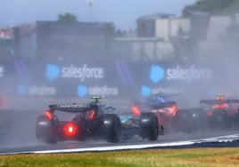 Los monoplazas, en la lluvia de Silverstone