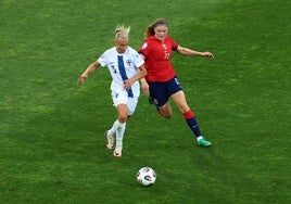 Emma Koivisto en acción con Signe Gaupset
