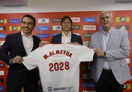 Presentación de Almeyda, nuevo entrenador del Sevilla, en imágenes
