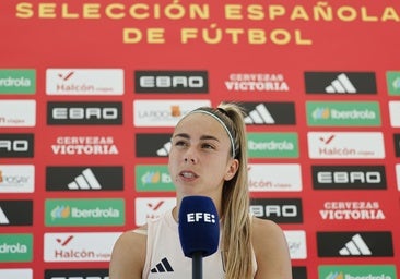 La divertida espontaneidad de Athenea del Castillo: «Madre mía, me han pillado»