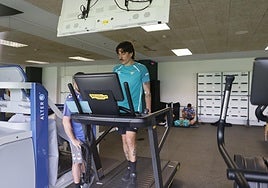 Primera sesión de reconocimientos médicos en el Betis, en imágenes