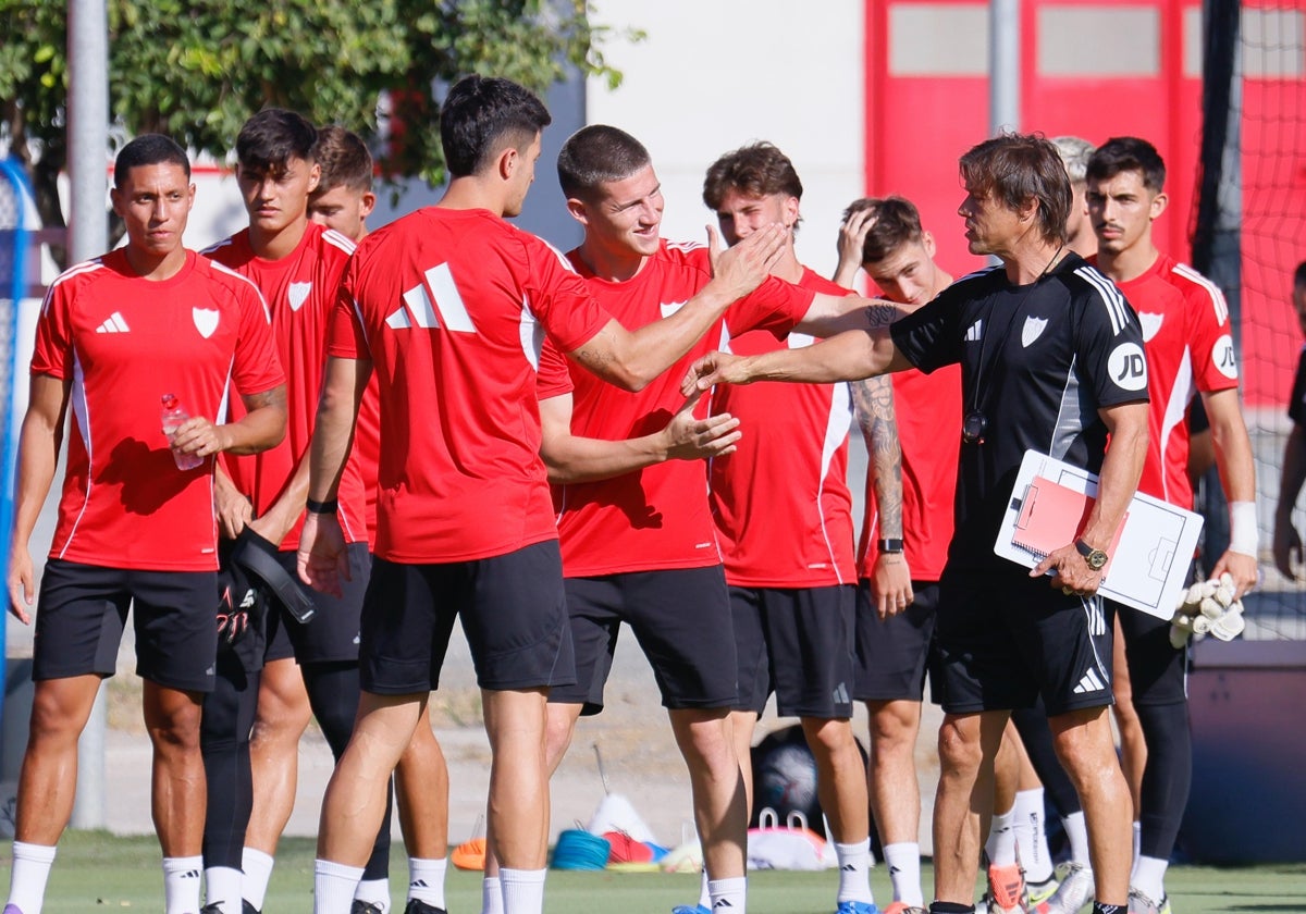 Almeyda dialoga con los canteranos