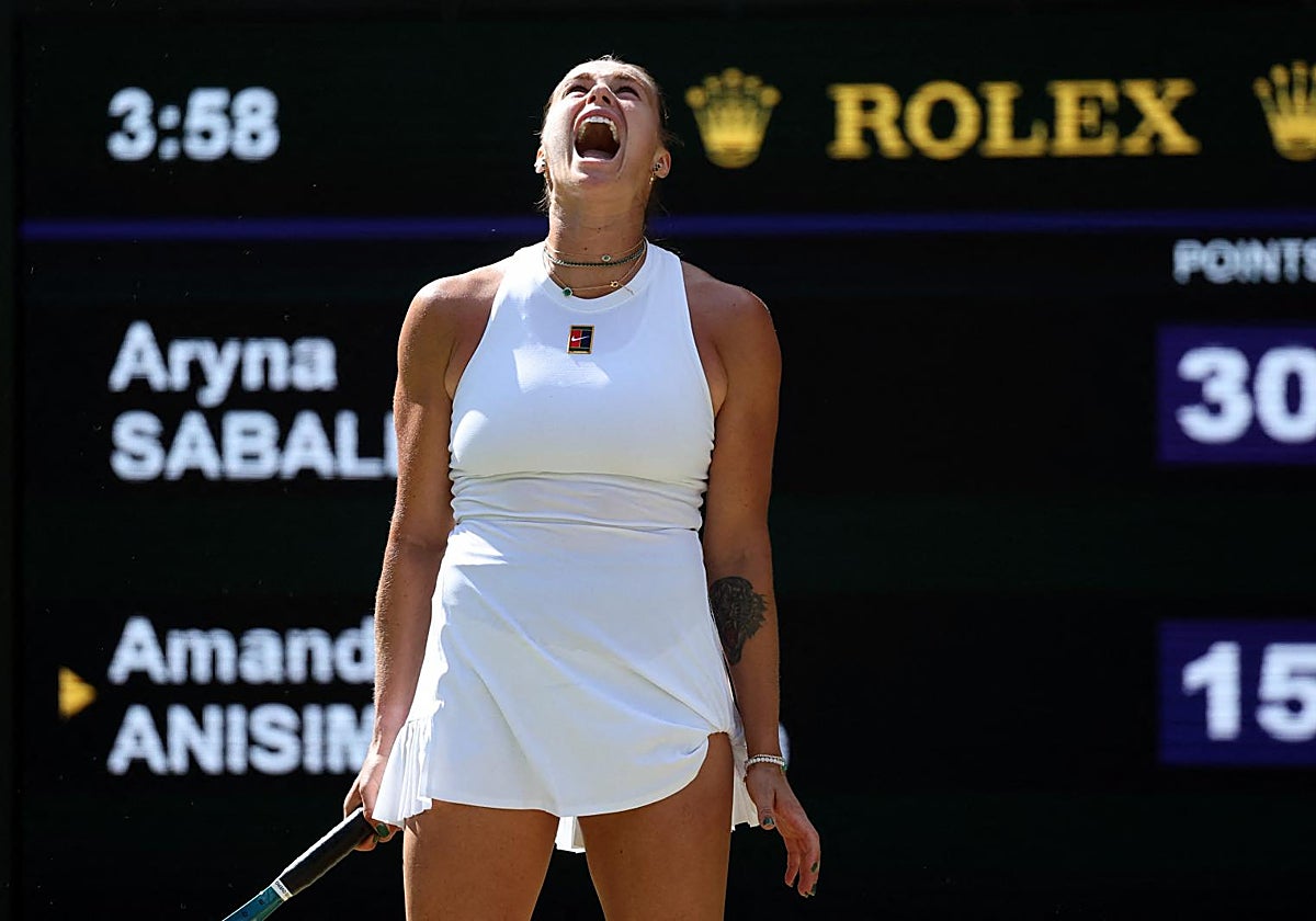 Aryna Sabalenka se lamenta de un punto perdido